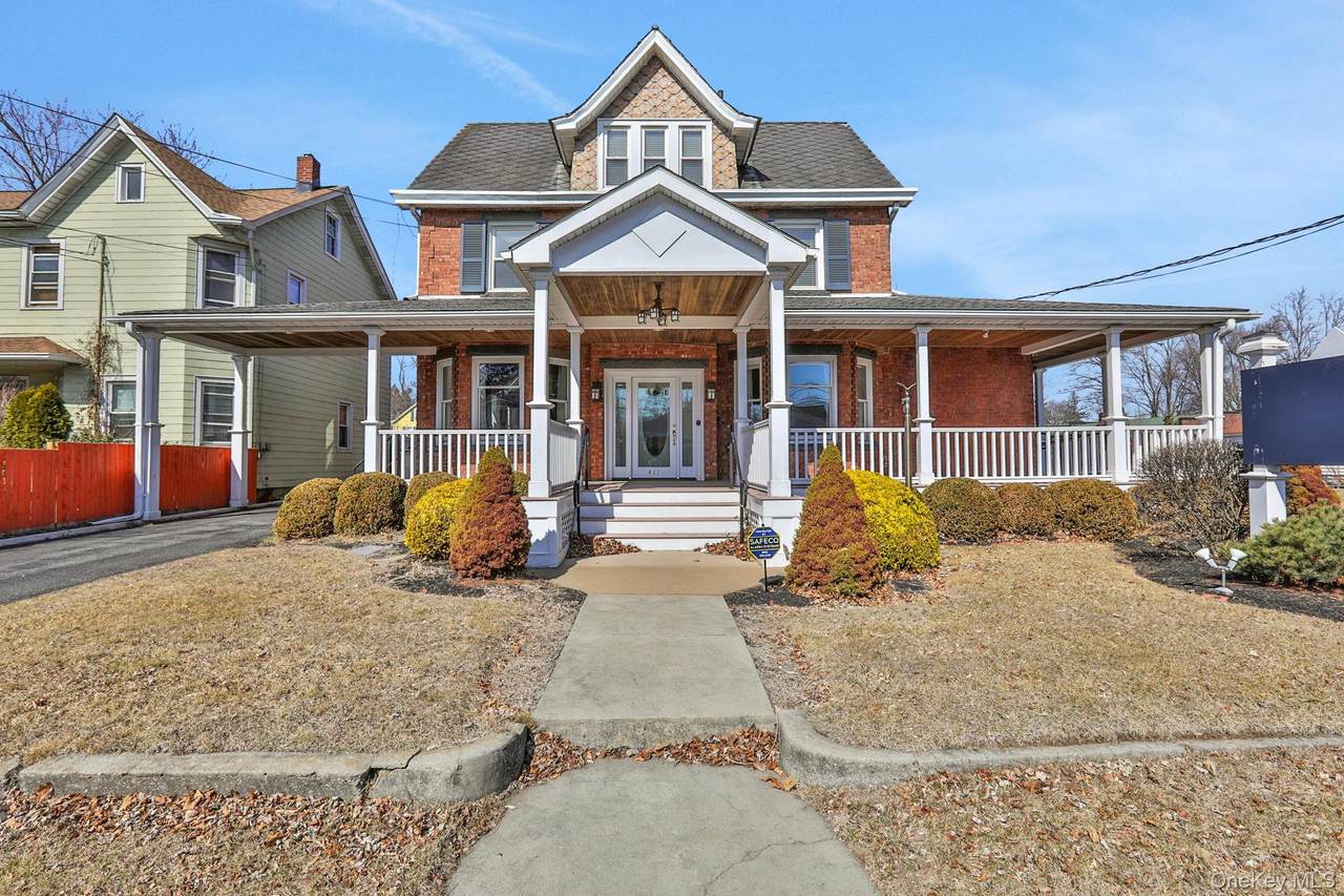 411 Albany Avenue - Photo 1