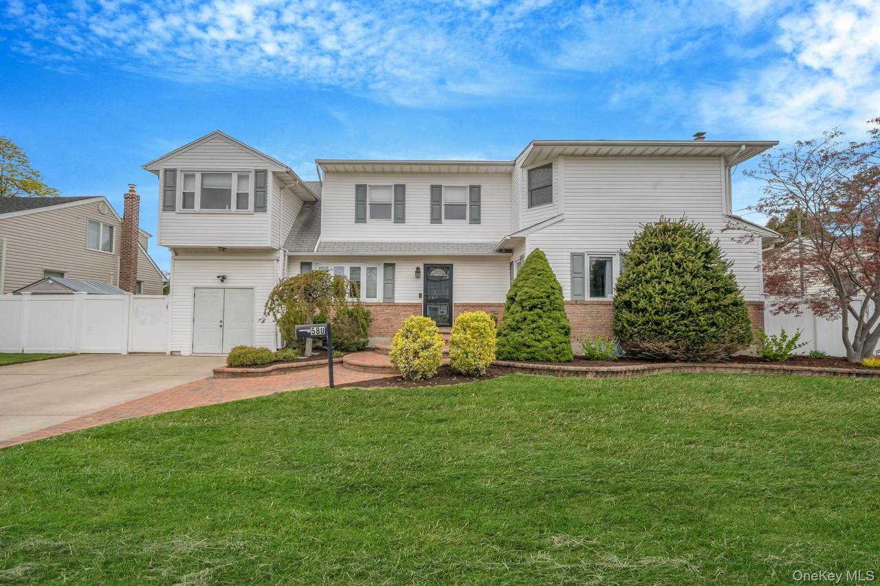 580 Center Briarwood Avenue - Photo 1