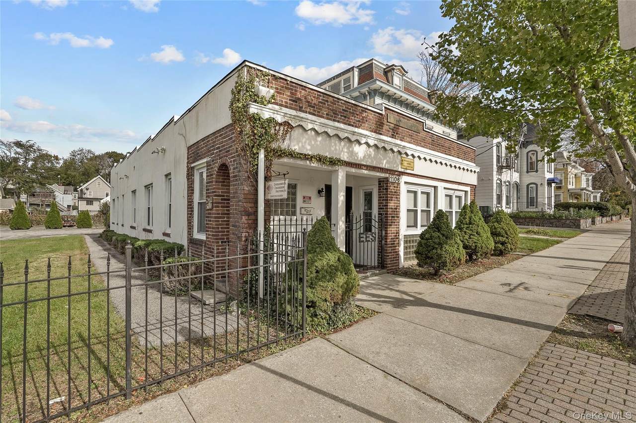 1106 Main Street - Photo 1