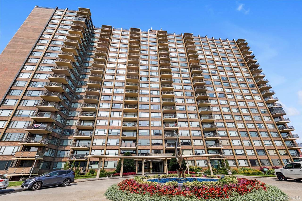 166-25 Powells Cove Boulevard - Photo 1