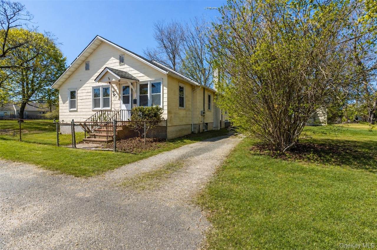 135 Corwin Street - Photo 1