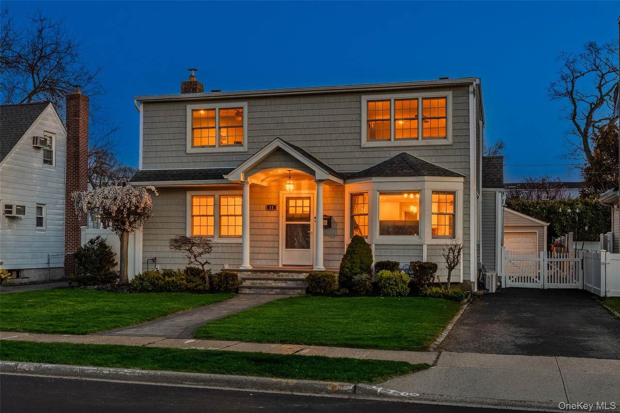 11 Airway Drive - Photo 1