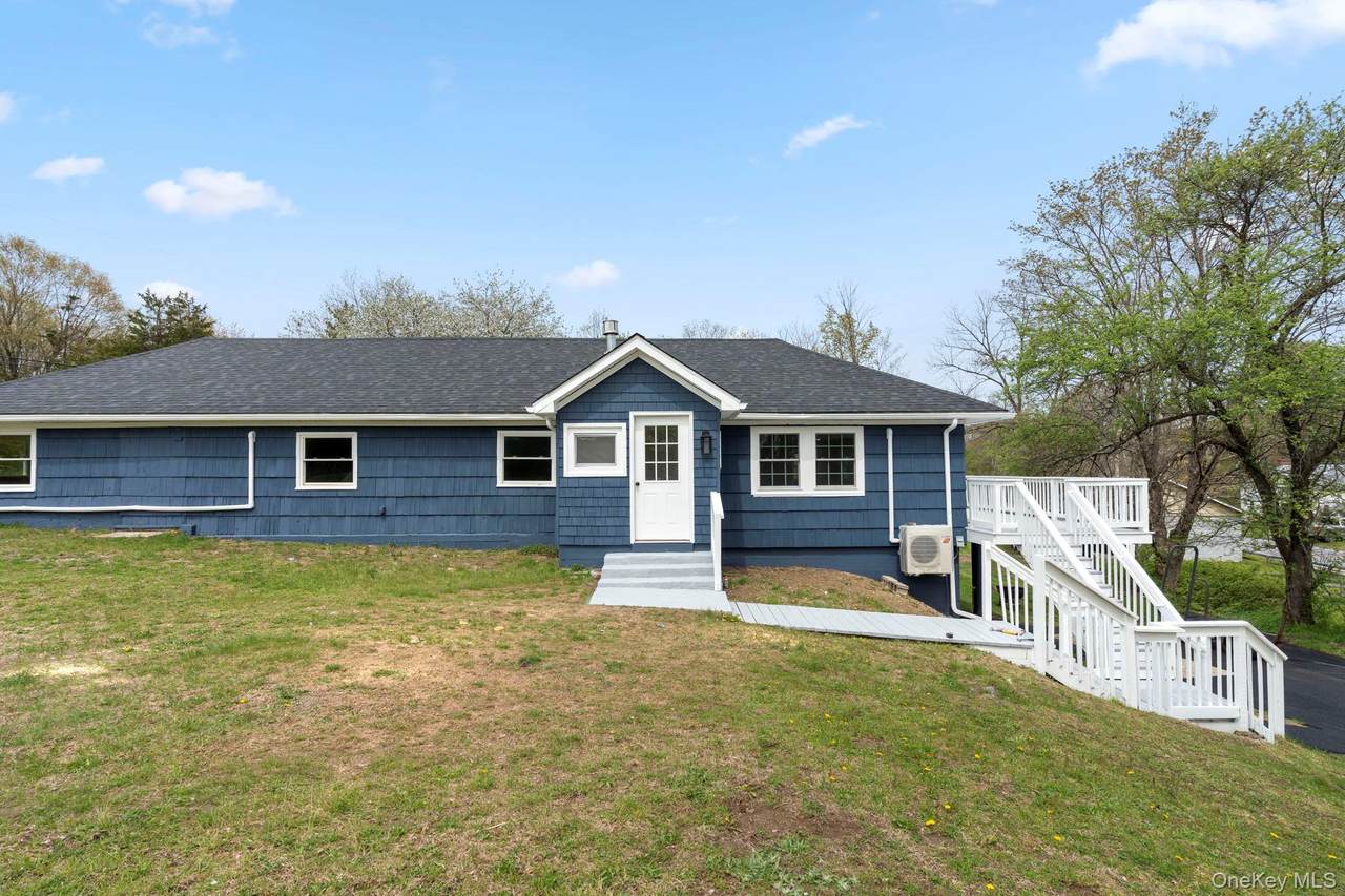 905 Quaker Lane - Photo 1
