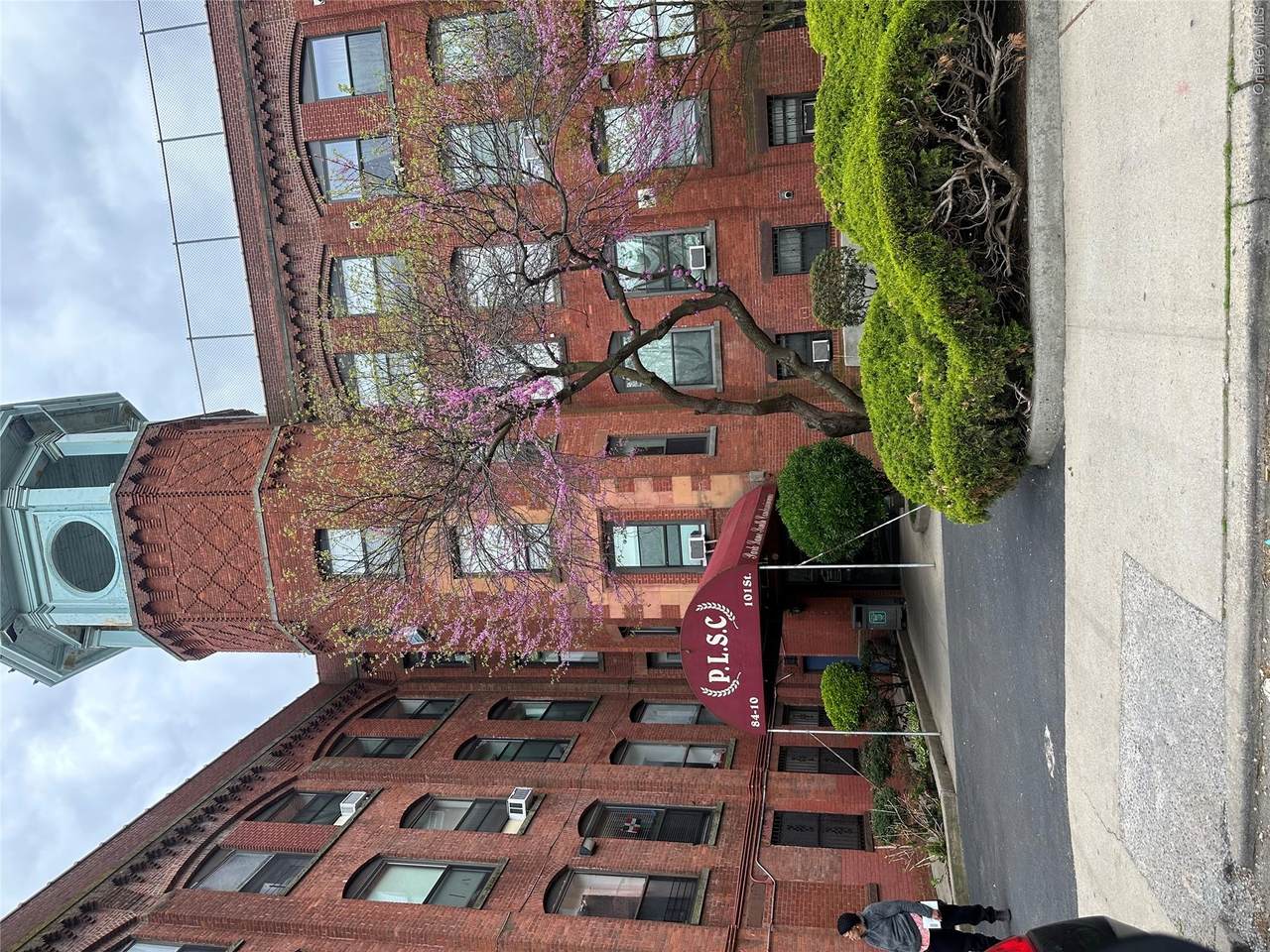 8410 101 Street - Photo 1