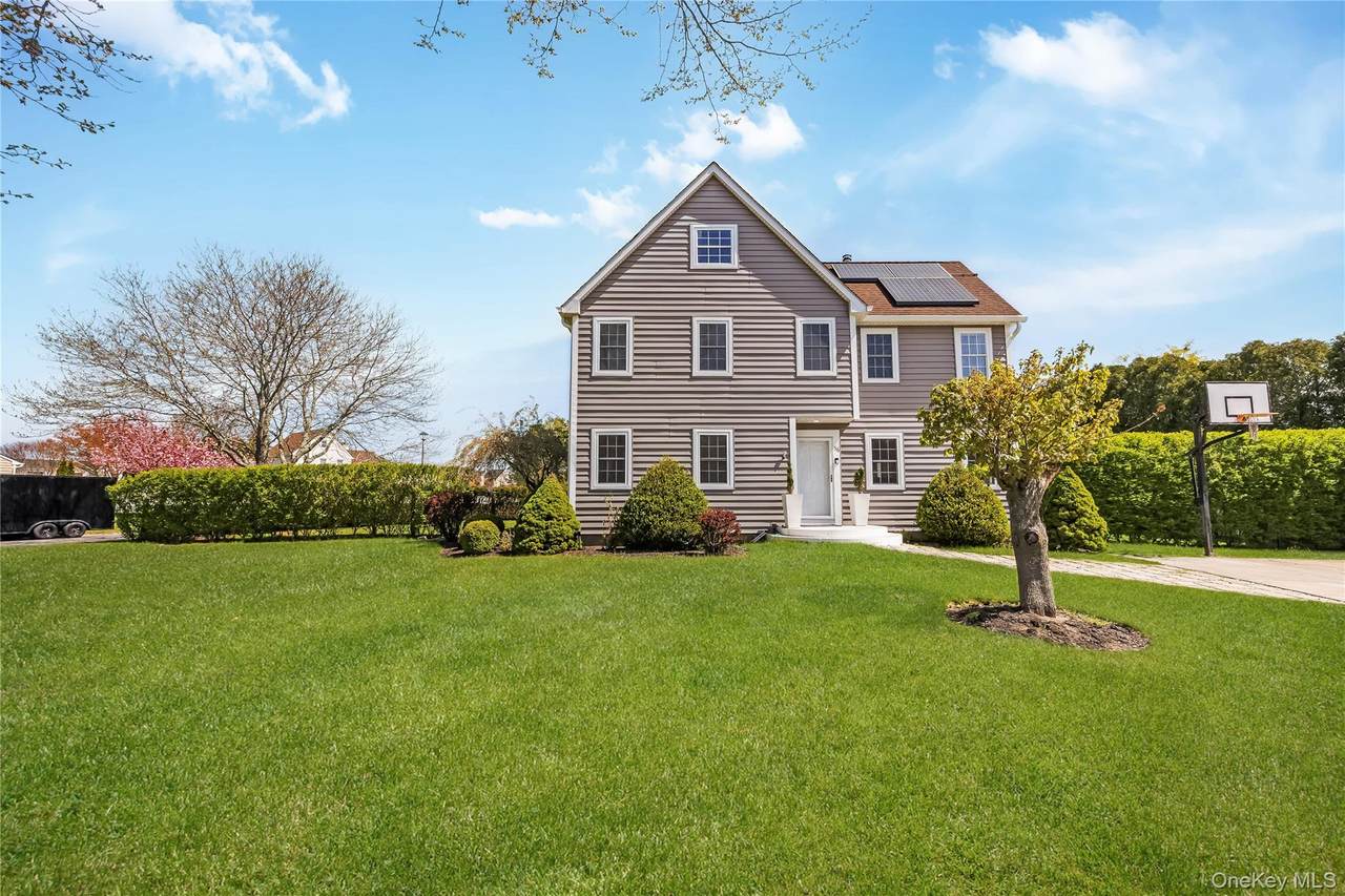 56 Arrowhead Avenue - Photo 1