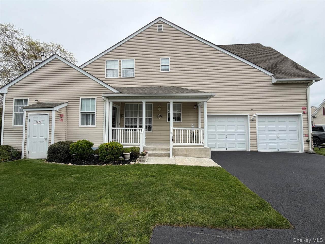 19 Meadow Pond Circle - Photo 1