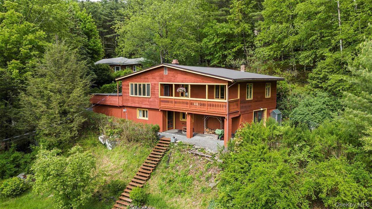568 High Road - Photo 1