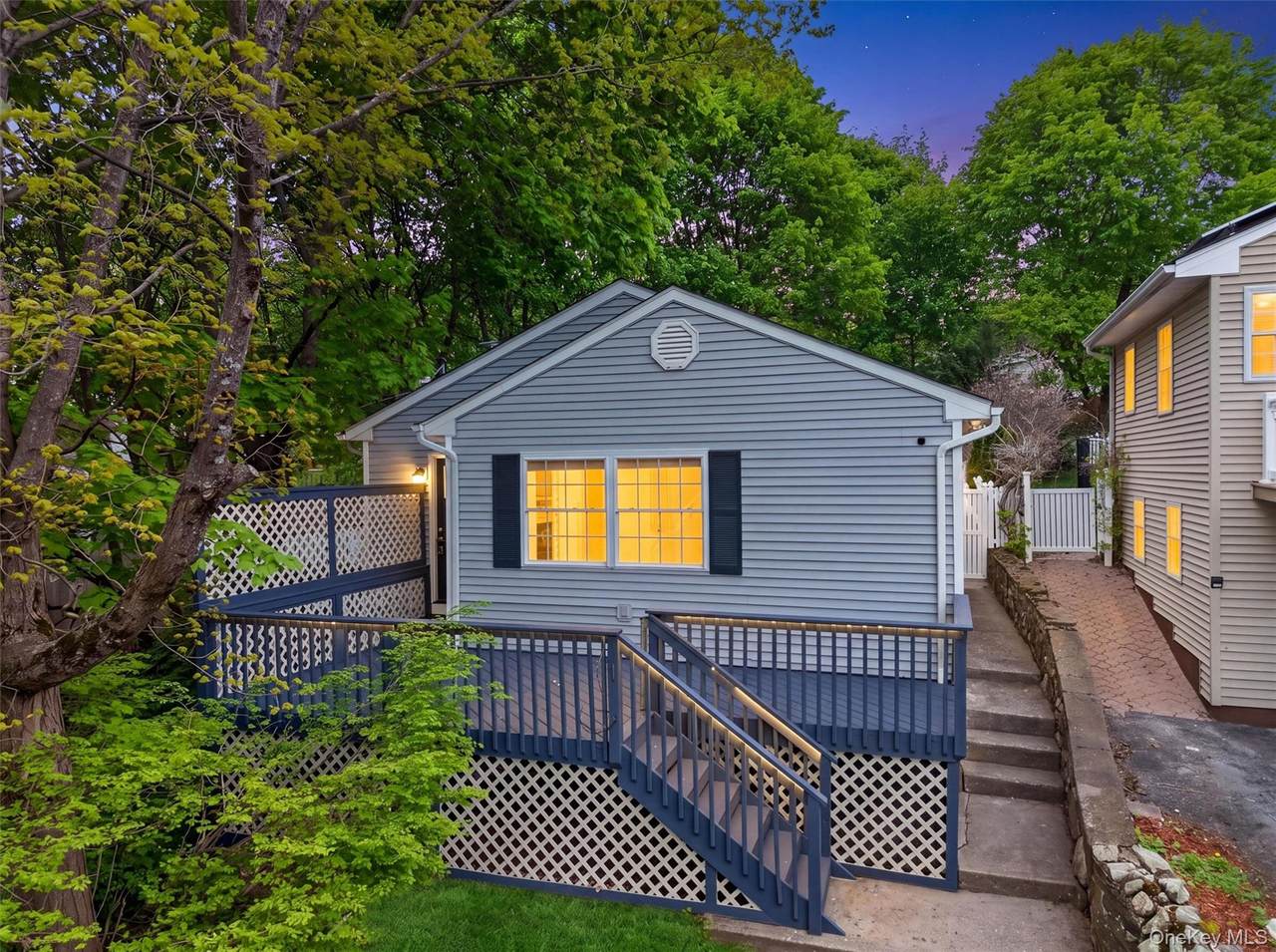 21 Lakeview Drive - Photo 1