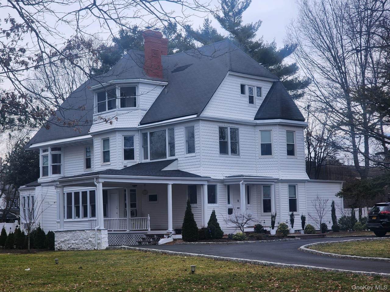 129 Hilton Avenue - Photo 1