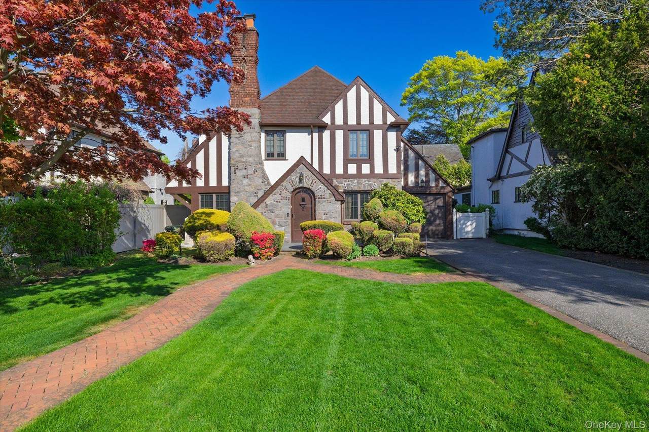 19 Addison Place - Photo 1