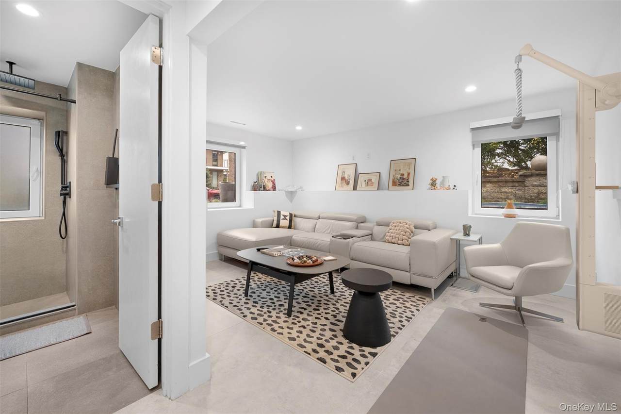 2 Hewlett Place - Photo 1