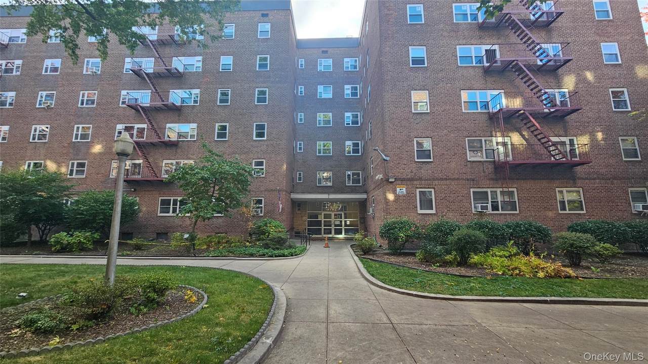 44-69 Kissena Boulevard - Photo 1