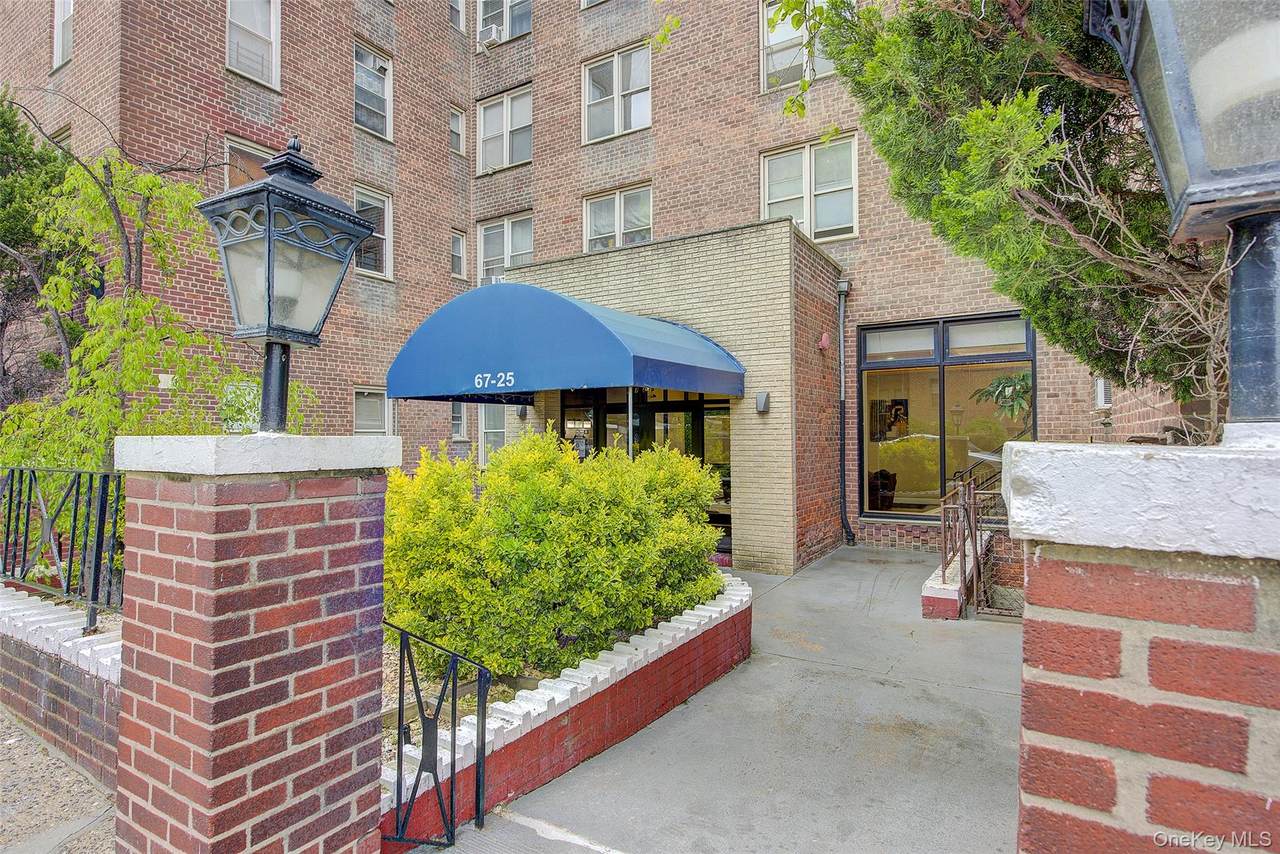 67-25 Dartmouth Street - Photo 1