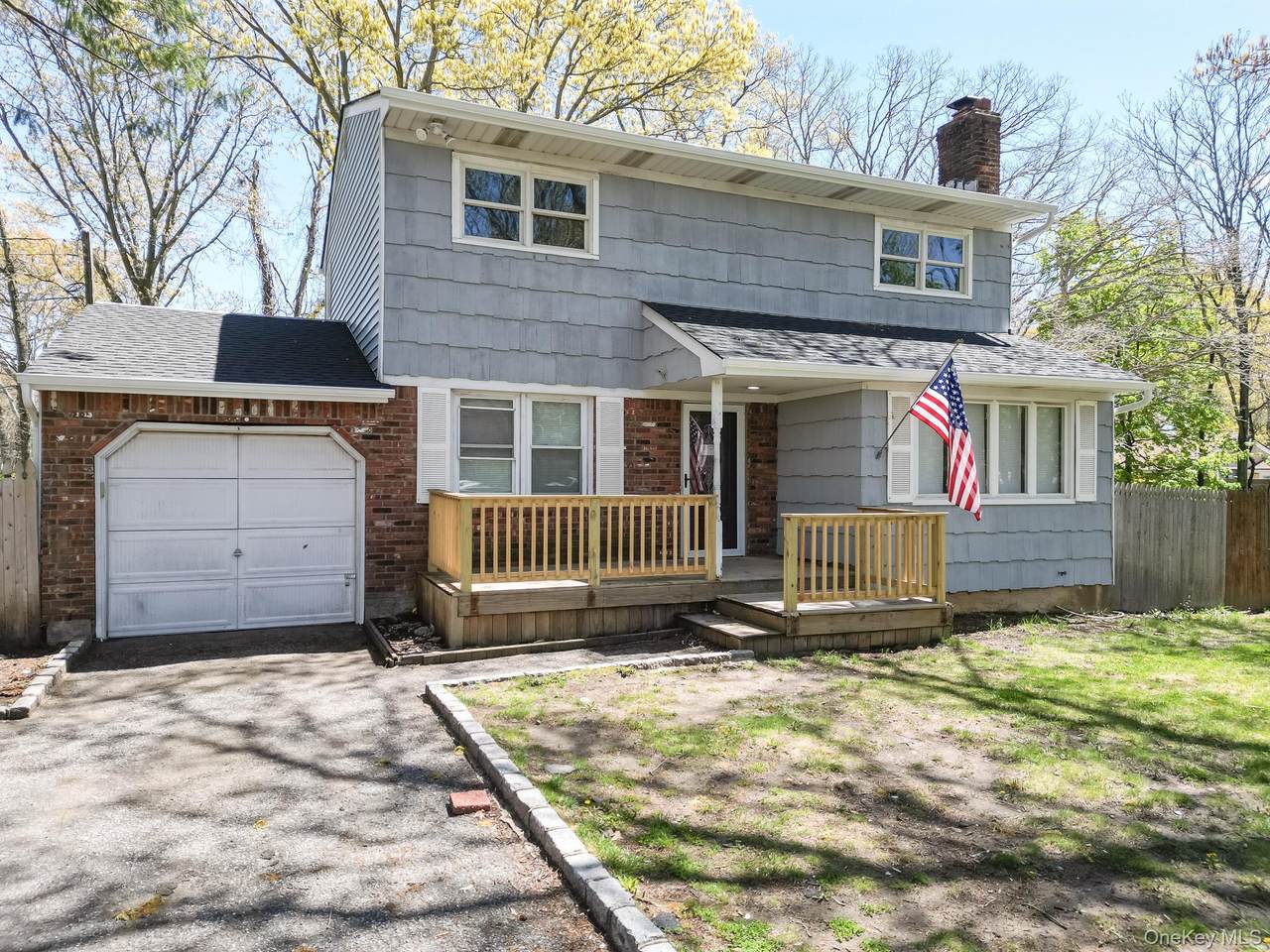 981 Connetquot Avenue - Photo 1