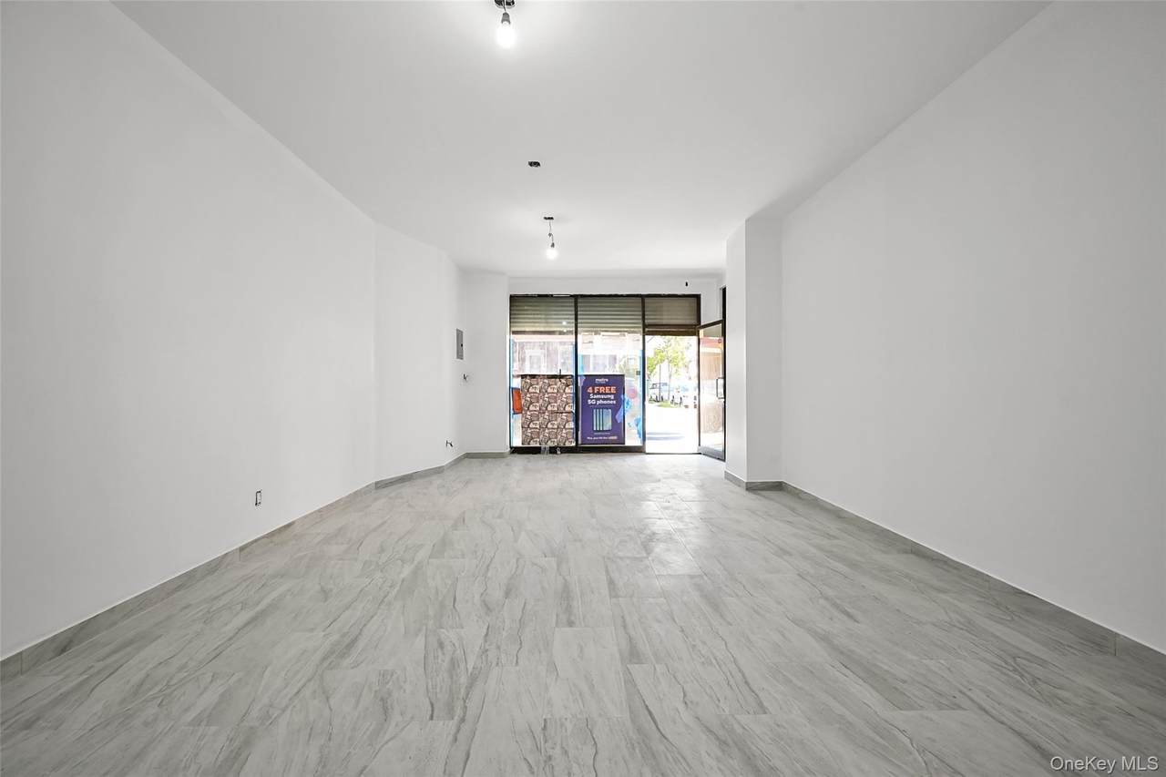 880 Glenmore Avenue - Photo 1