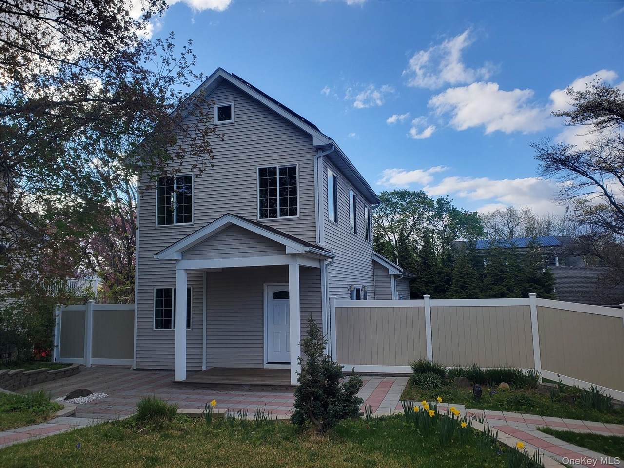 216 Catherine Street - Photo 1