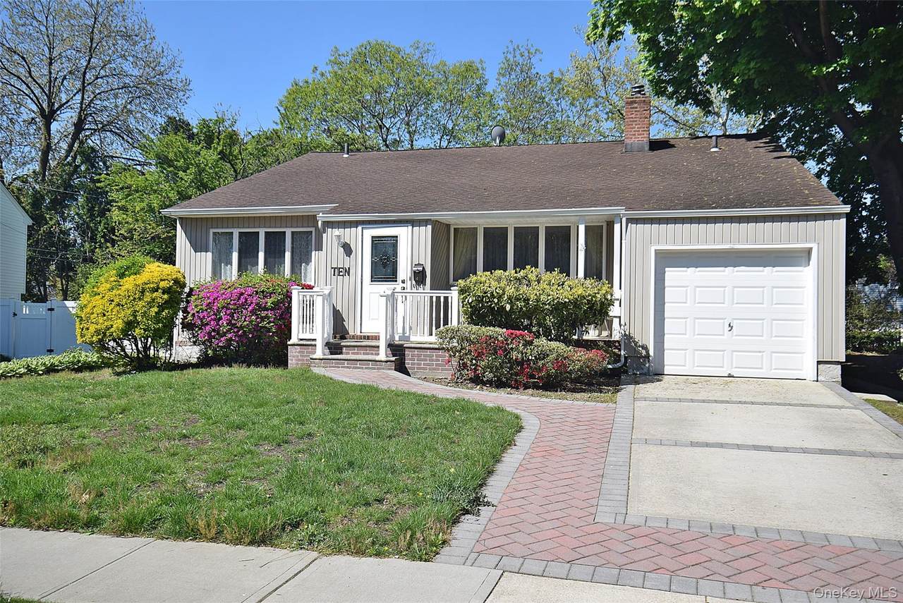 10 Tacoma Lane - Photo 1