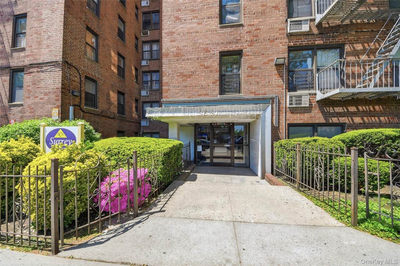 3531 Bronxwood - Photo 1