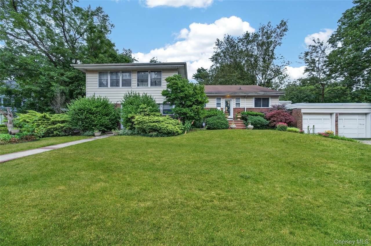 445 Nassau Boulevard - Photo 1