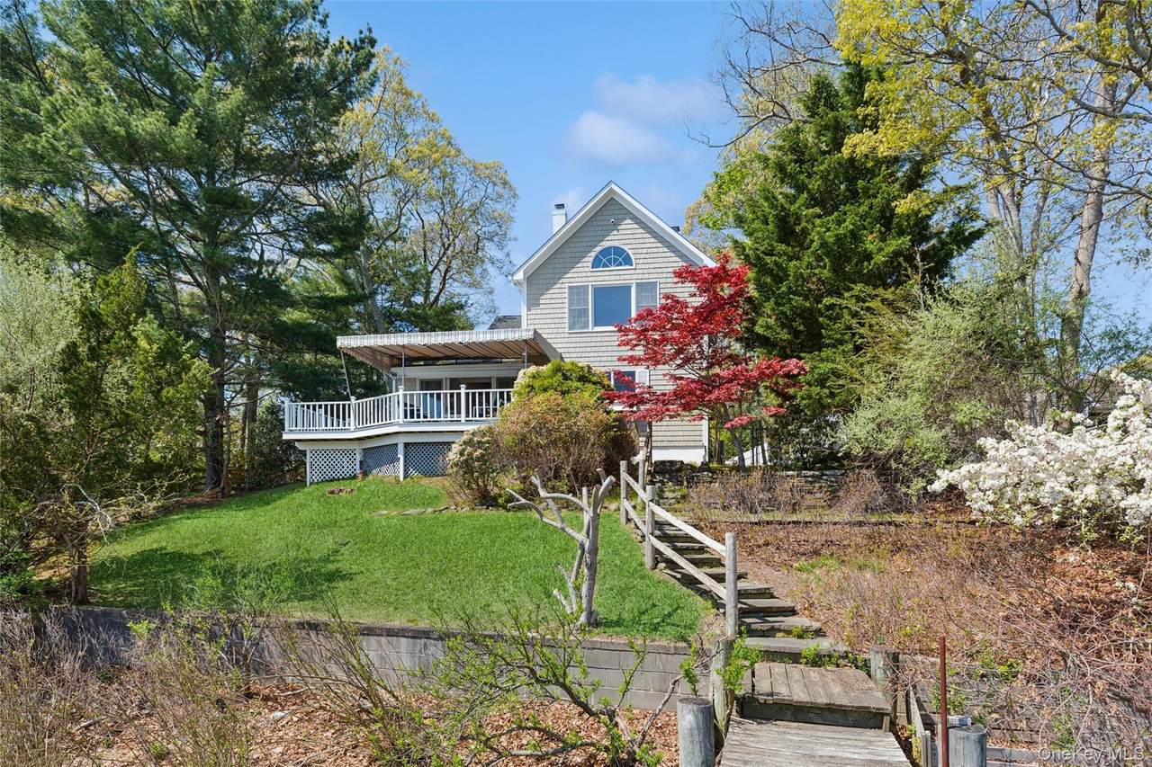 425 Briarwood Lane - Photo 1