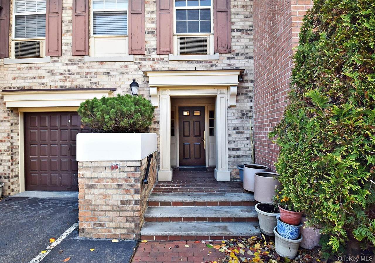 12-32 Diane Place - Photo 1