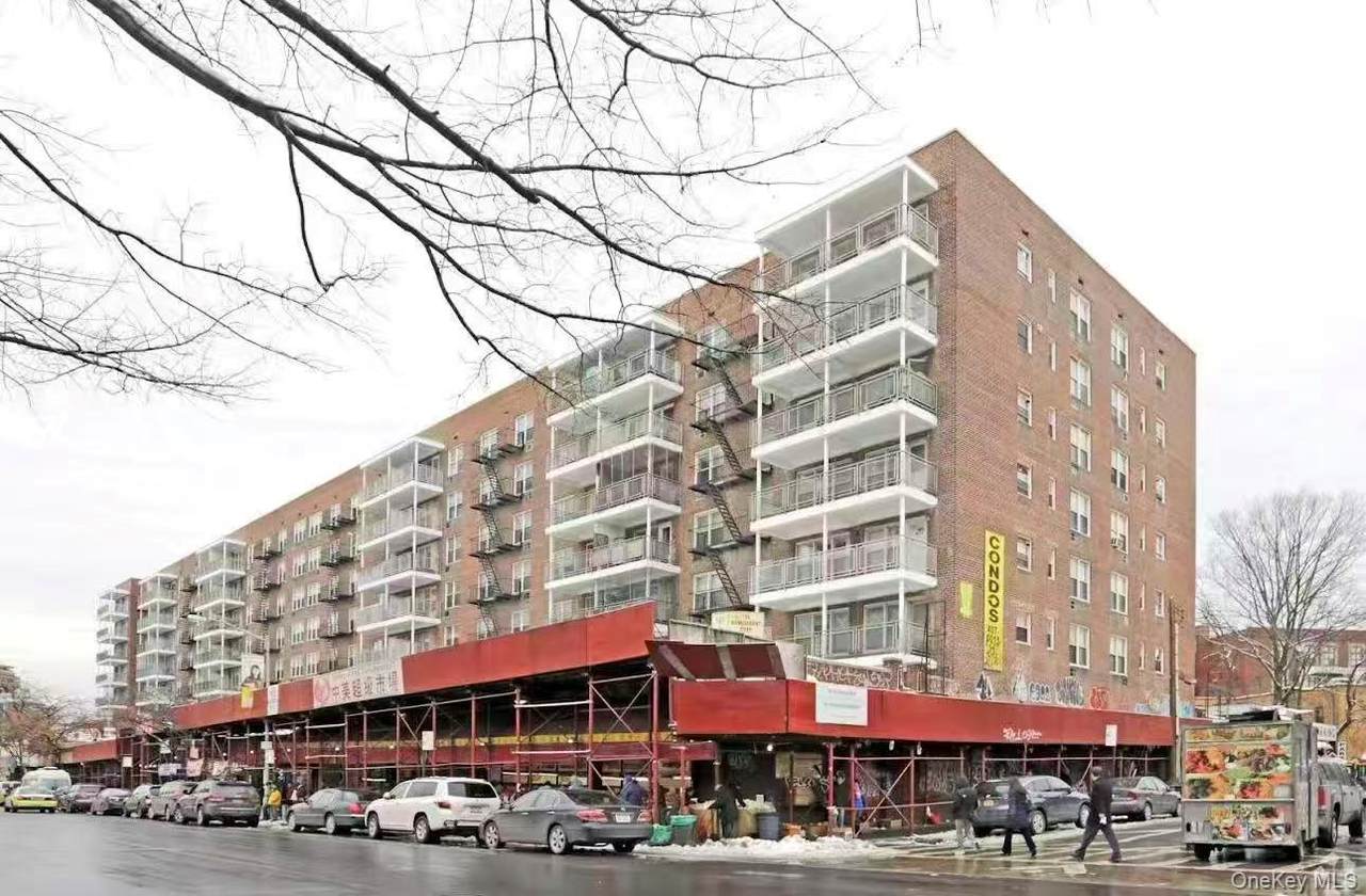 41-25 Kissena Boulevard - Photo 1