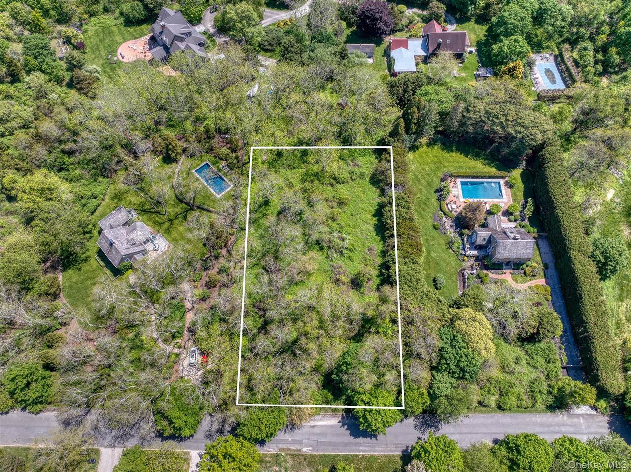 405 Hillcrest Drive - Photo 1