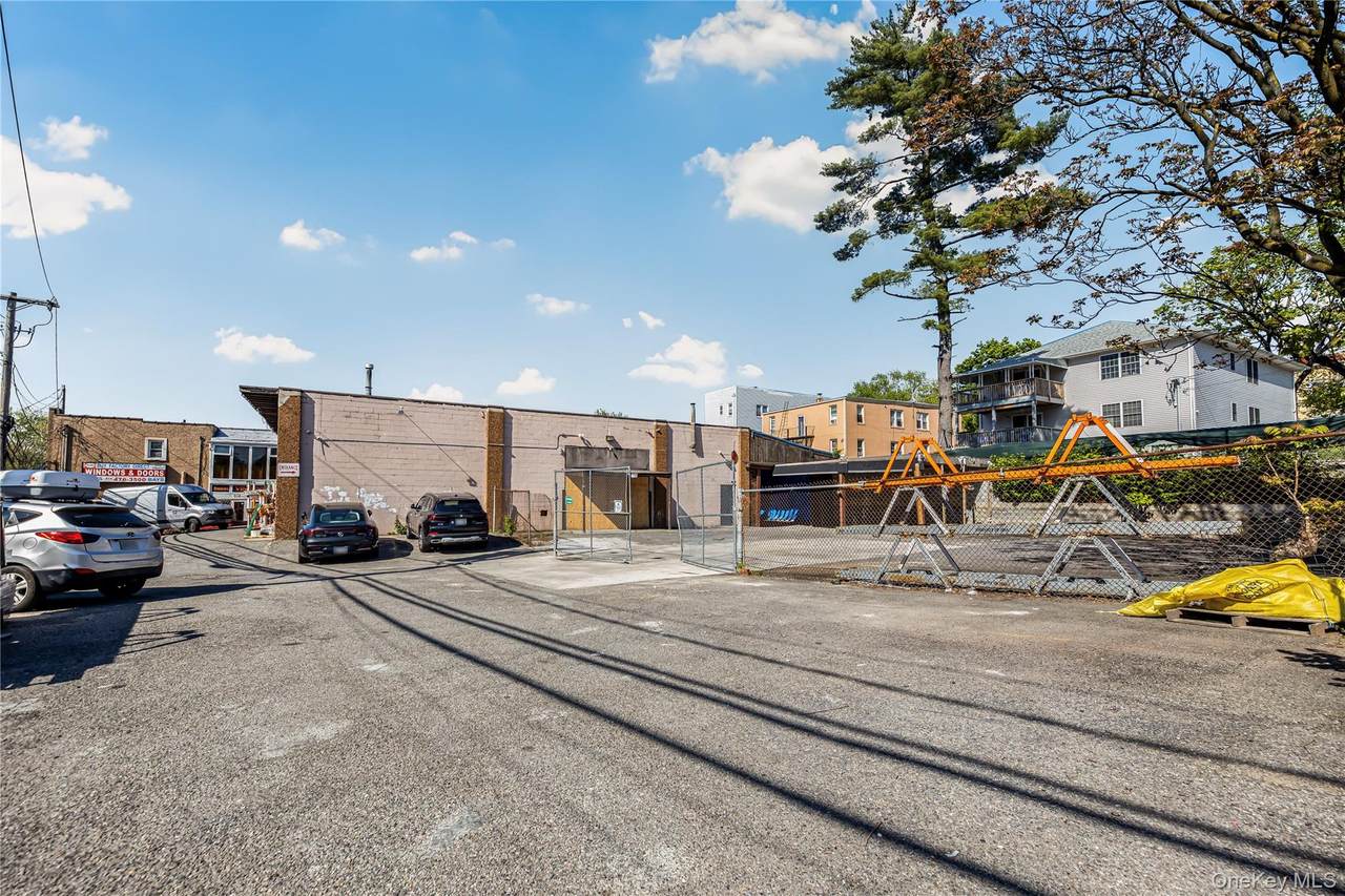 624 Saw Mill River Road - Photo 1