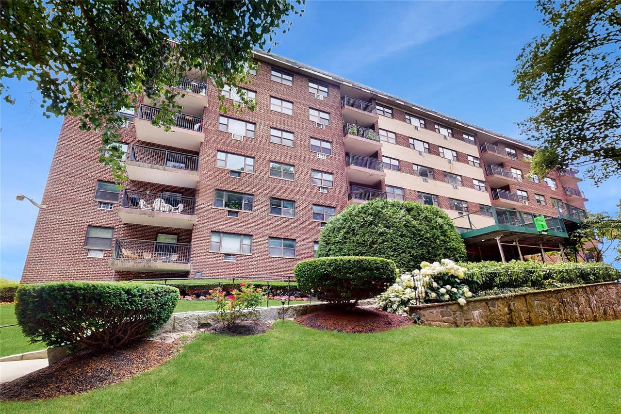 100 Diplomat Drive - Photo 1