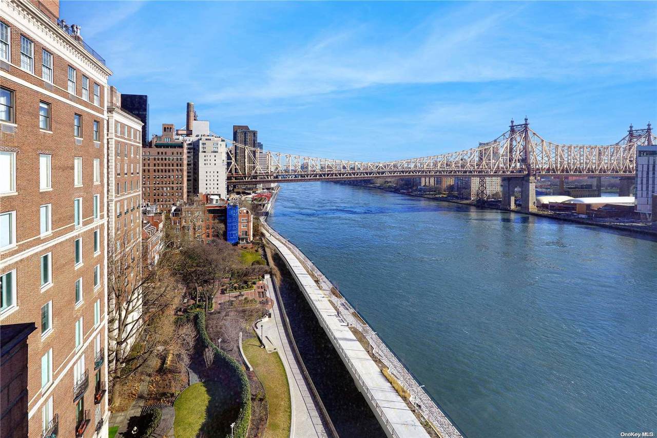 25 Sutton Place - Photo 1
