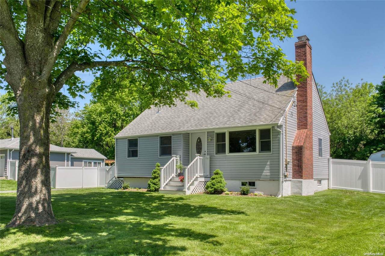 700 Bayview Avenue - Photo 1