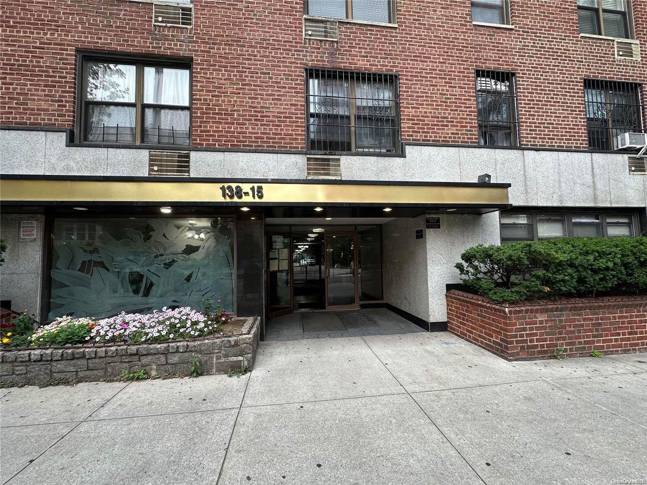 138-15 Franklin Avenue - Photo 1