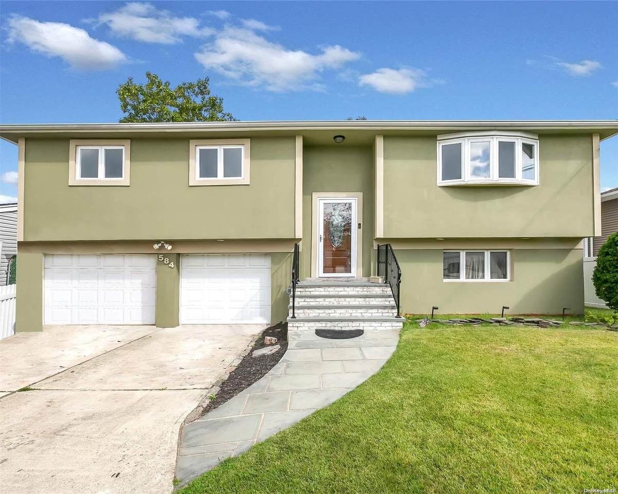 584 Yale Street - Photo 1