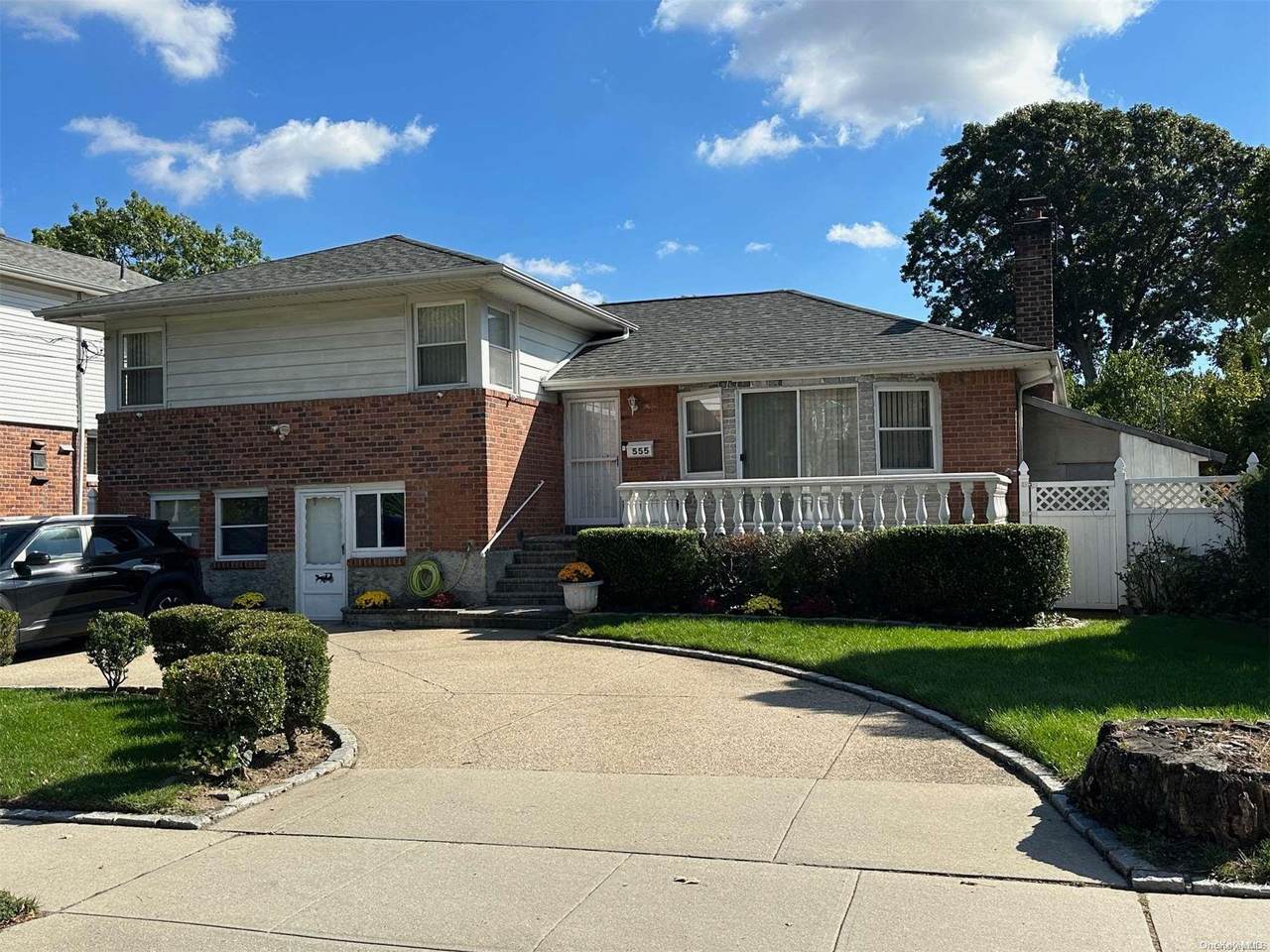 555 Woodfield Road - Photo 1