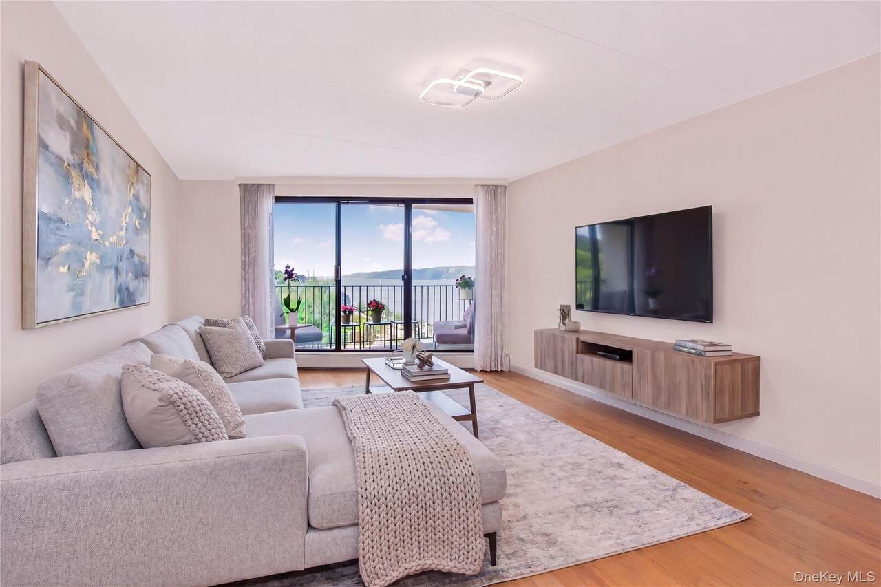 1155 Warburton Avenue - Photo 1