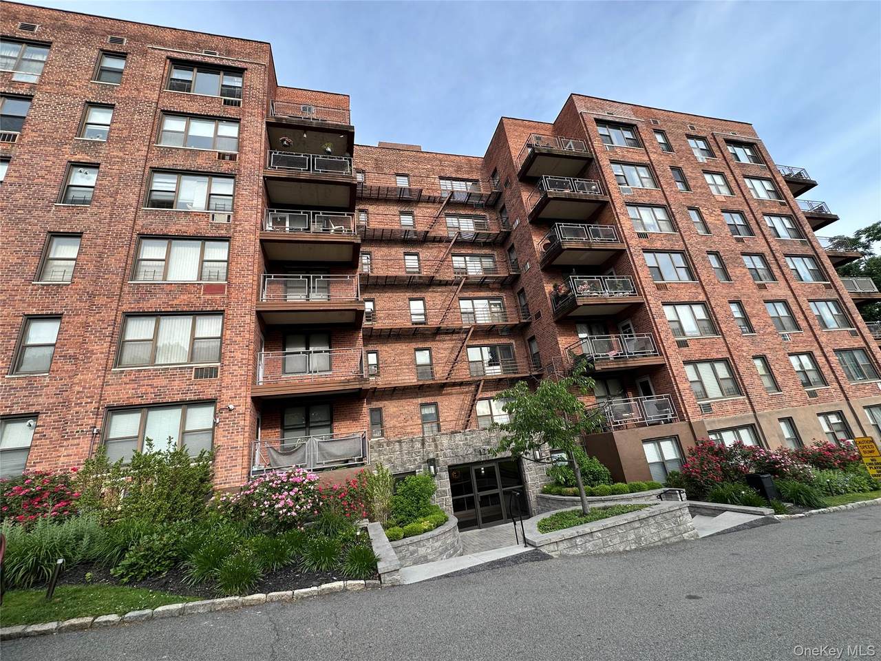 121 South Highland Avenue - Photo 1