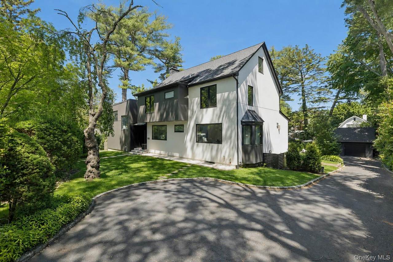 112 Huntington Road - Photo 1