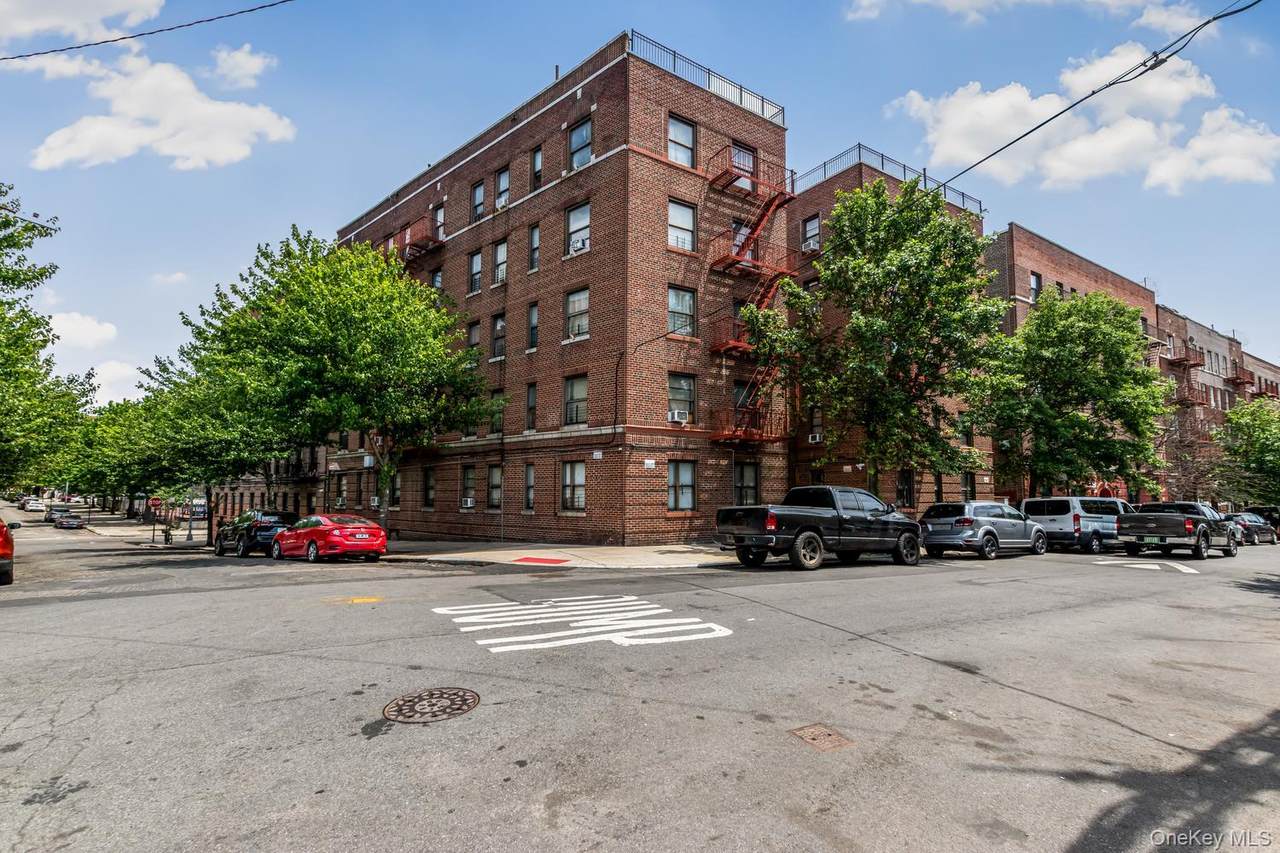 1534 Beach Avenue - Photo 1
