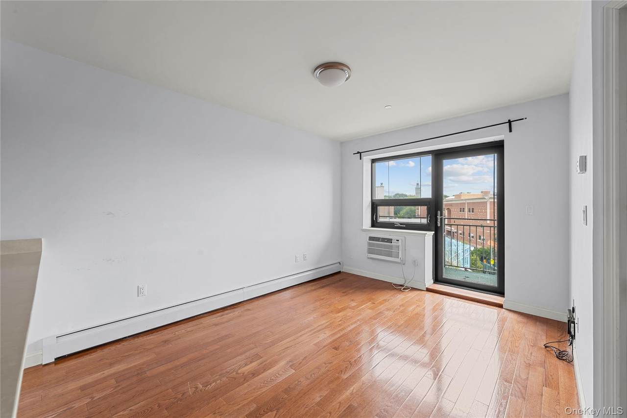 456 167th Street - Photo 1