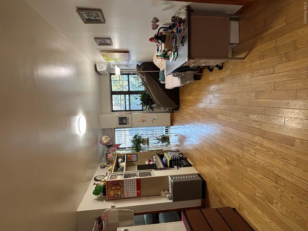 144-77 Barclay Avenue - Photo 1