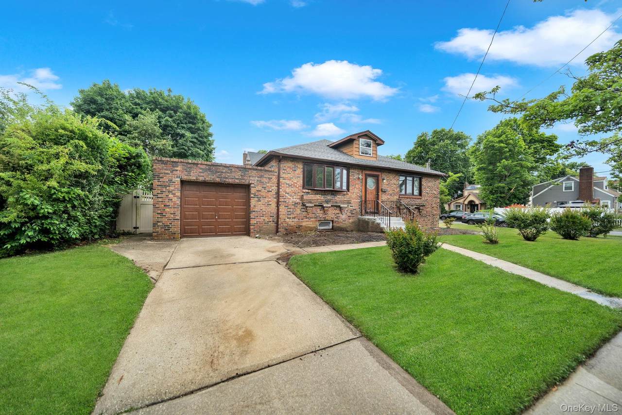 634 Leonard Avenue - Photo 1