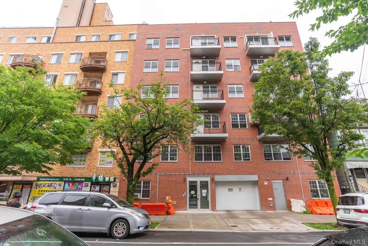 141-15 Cherry Avenue - Photo 1
