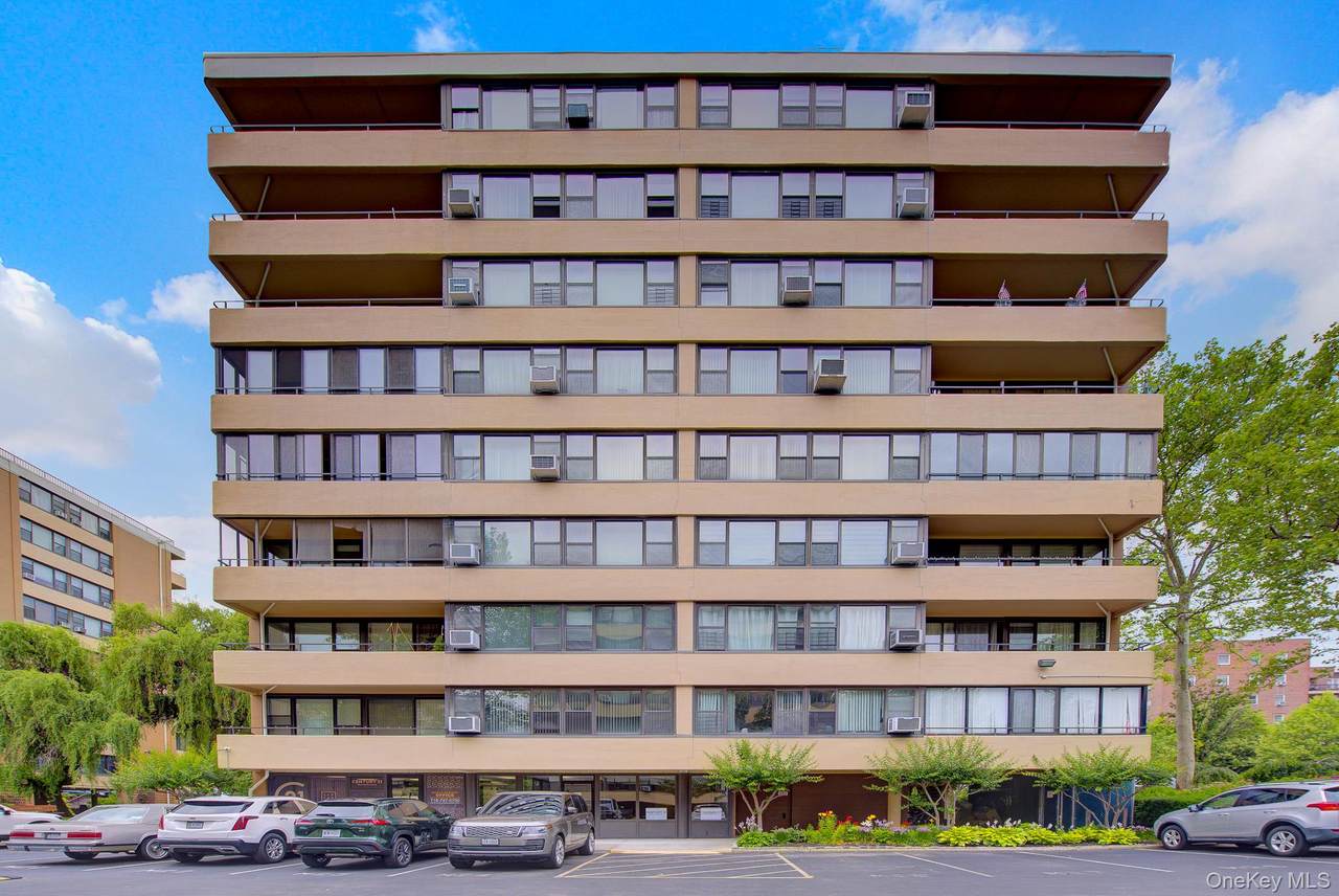 166-10 Powells Cove Boulevard - Photo 1