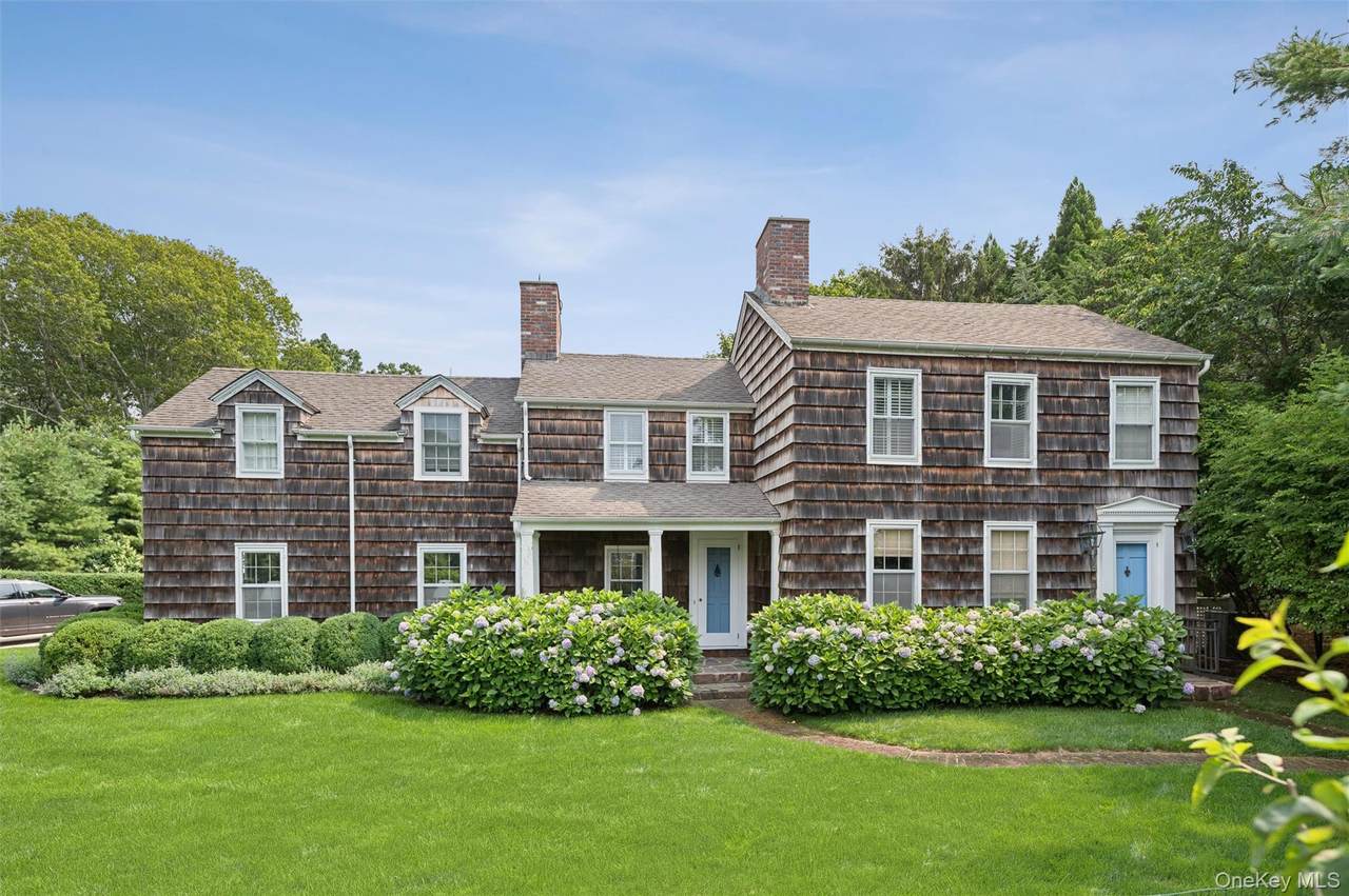 20 Quogue Street - Photo 1
