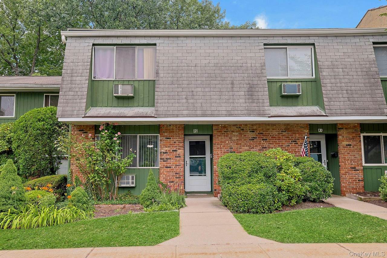 121 Coachlight Square - Photo 1