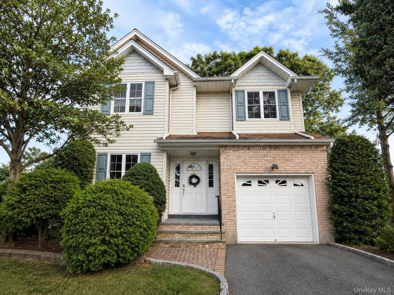 35 Willis Avenue - Photo 1