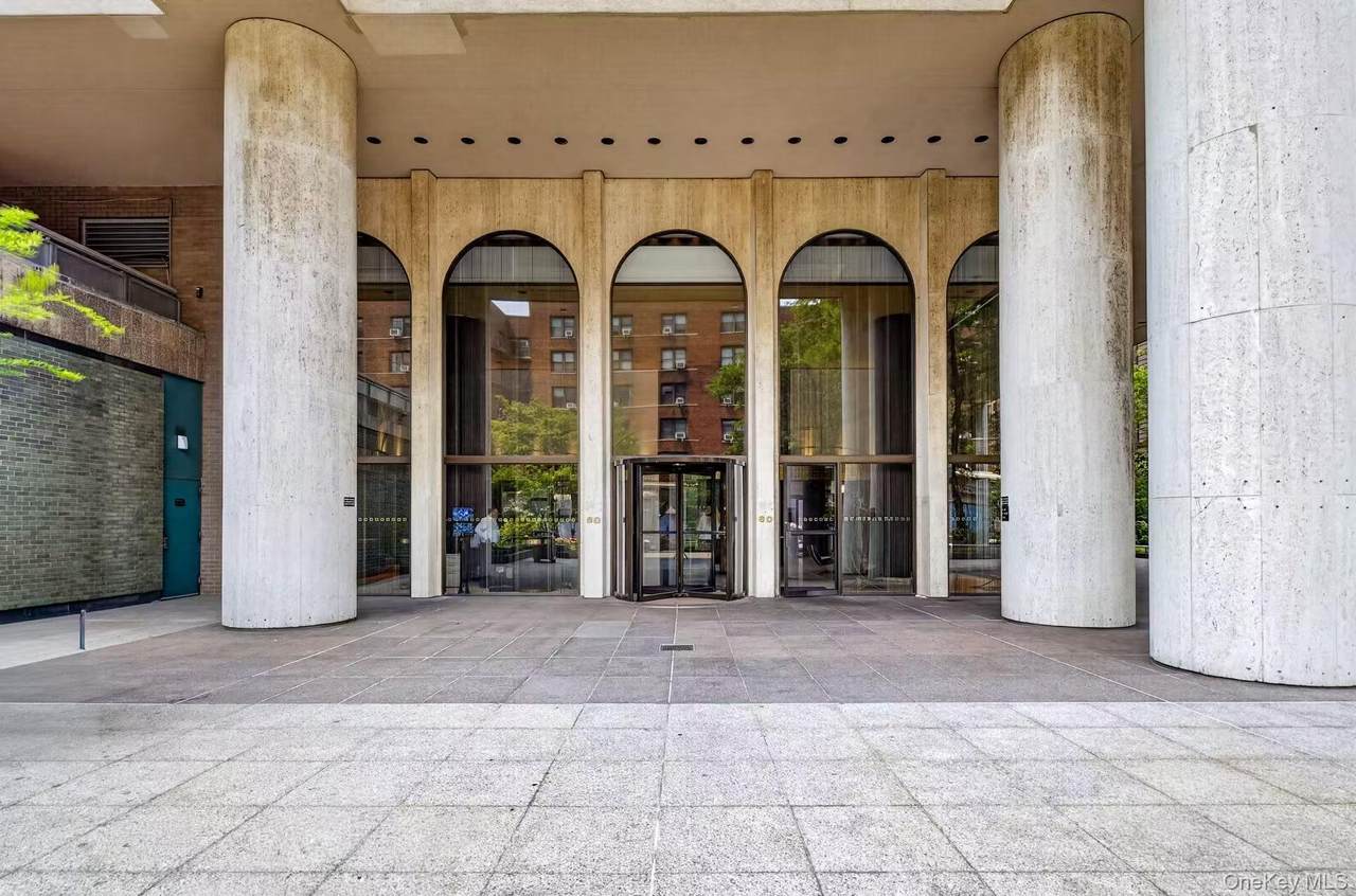 60 8th Street - Photo 1