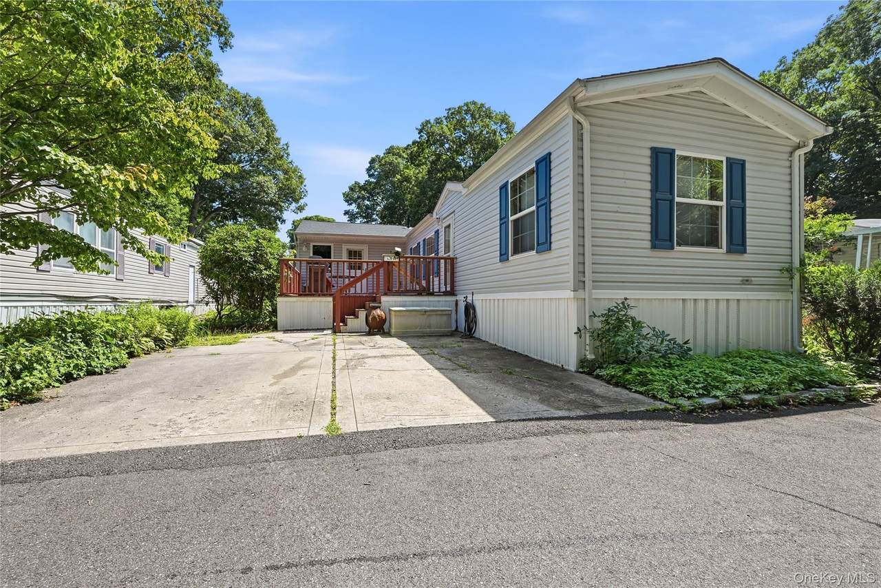 658-A11 Sound Avenue - Photo 1
