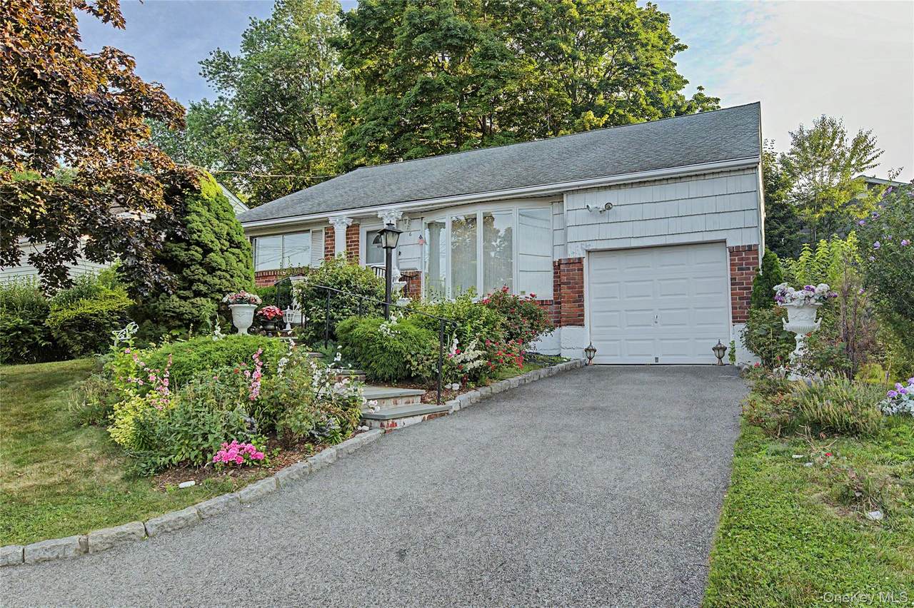 6 Westwind Road - Photo 1