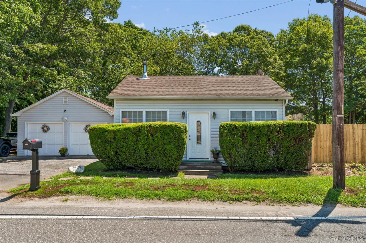487 Mastic Road - Photo 1